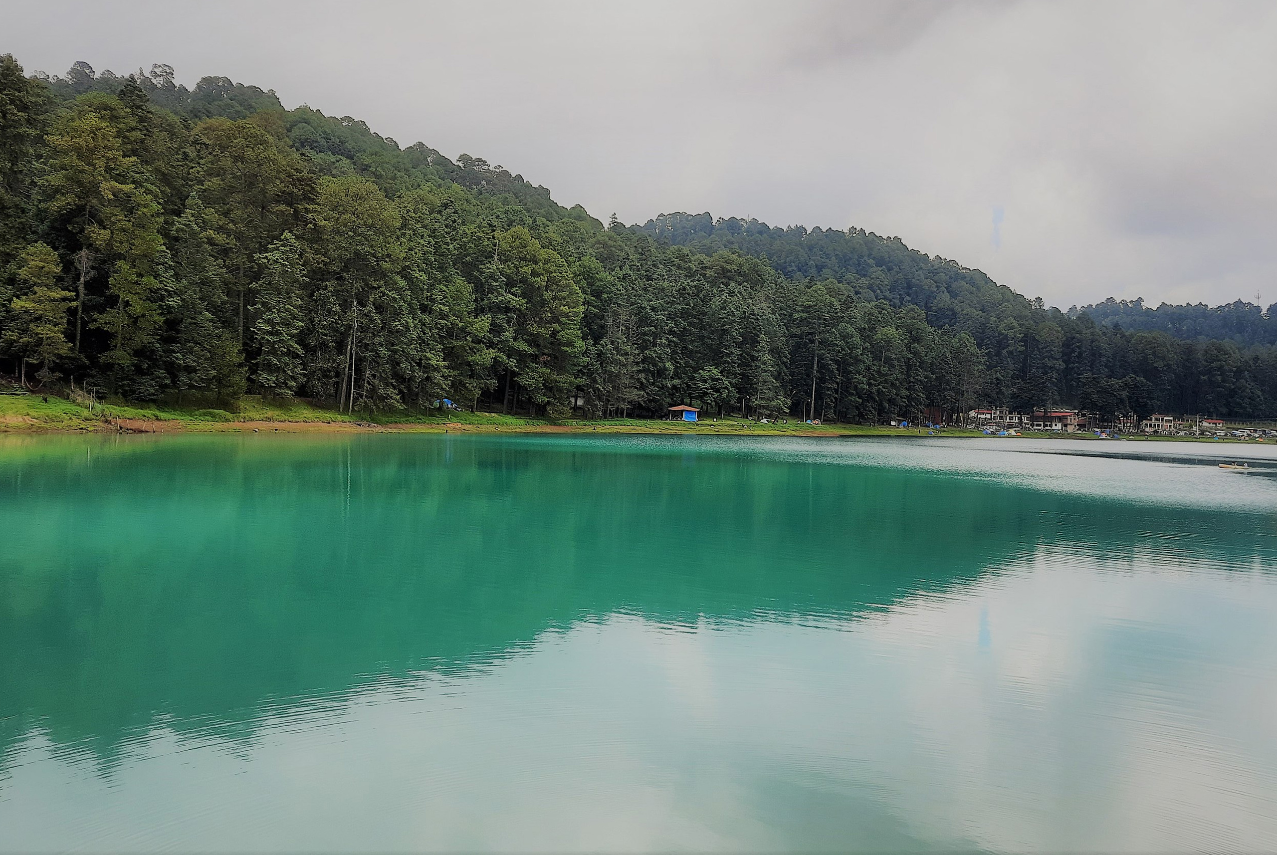 La preciosa laguna que parece de cuento y está a 1 hora y media de Morelia