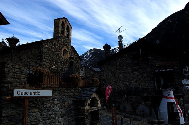 Llorts-wikimediacommons-JorgeCorrea-turismo-viajes-senderismo - El pueblo de Andorra cercano a España de estilo medieval, con una mina e ideal para hacer senderismo