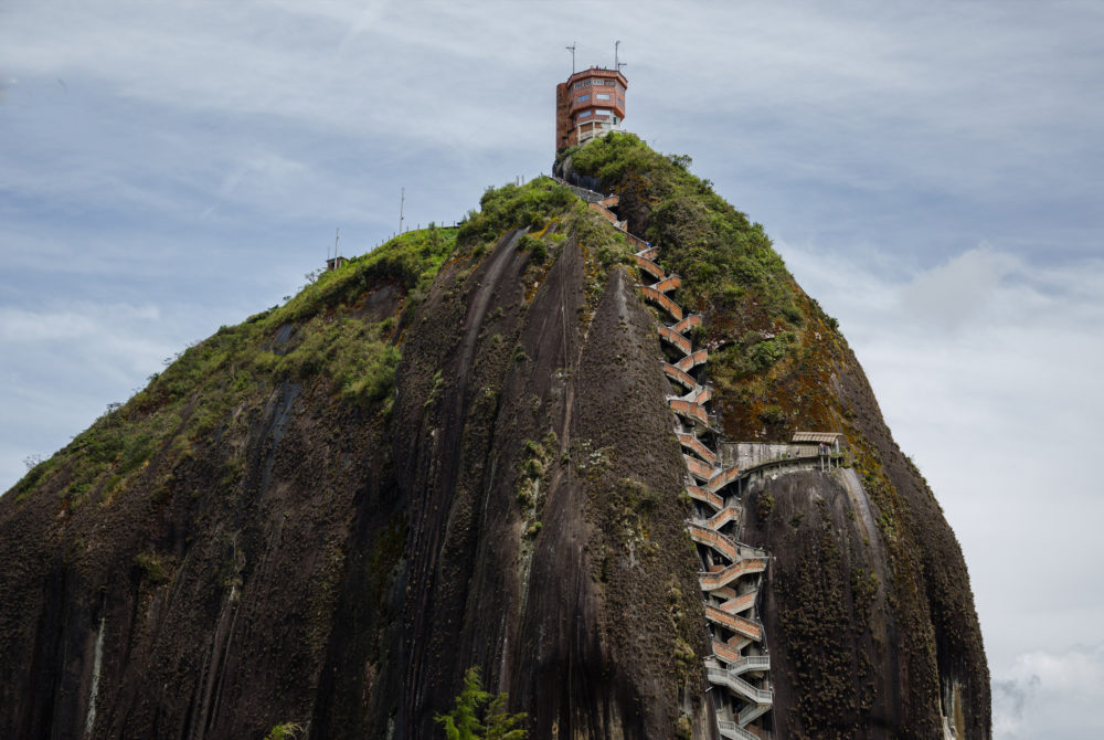 Mirador-Guatape-1000x670 - El precioso pueblo a 2 horas de Medellín con las casas más coloridas y rodeado de montañas