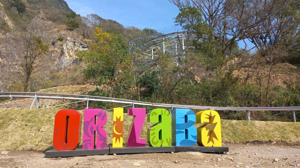 Orizaba-letras-tobogan-1000x563 - El hermoso Pueblo Mágico de Veracruz enclavado en las montañas con un río de aguas cristalinas
