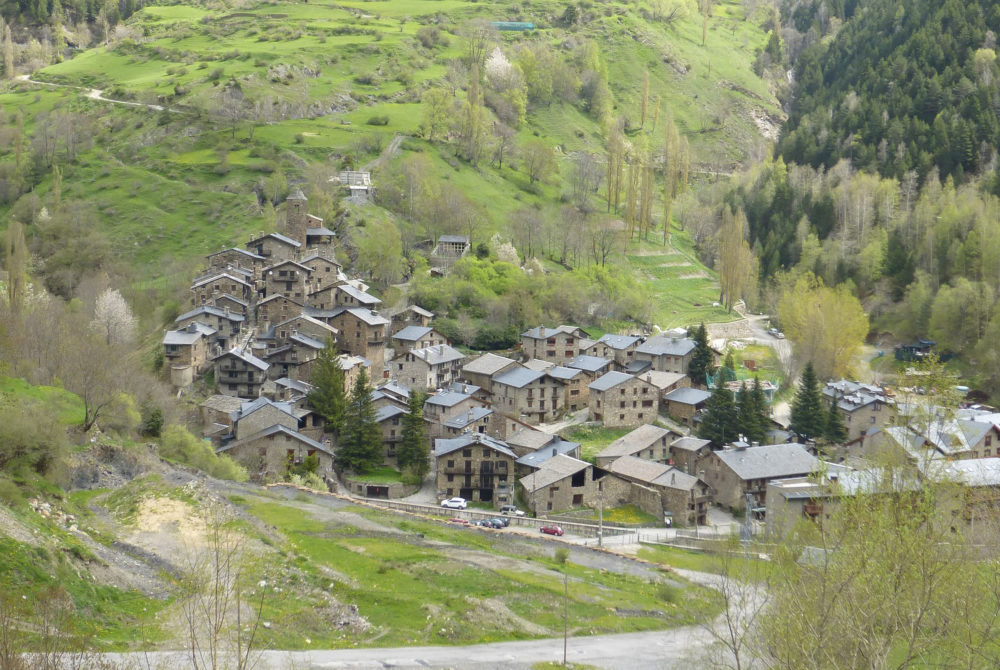 El misterioso pueblo de España con menos de 80 habitantes al que solo se puede llegar desde Andorra