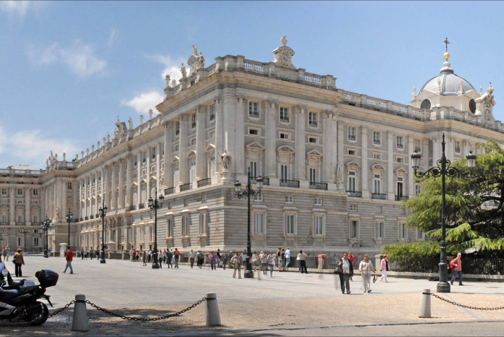 Palacio-Real-Madrid-1000x670 - Guía de viaje: 7 lugares de Madrid que no puedes dejar de visitar