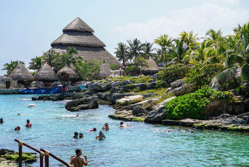 Parque-Xcaret-1000x670 - Vacaciones en familia: 3 lugares divertidos para visitar con niños