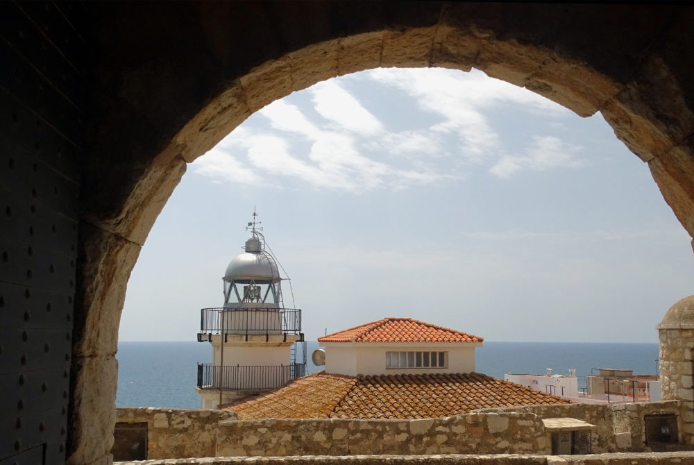 Peniscola-Espana2-1000x670 - Vacaciones en familia: el precioso pueblo en el que se rodó Juego de Tronos y que tiene playas ideales para ir con niños