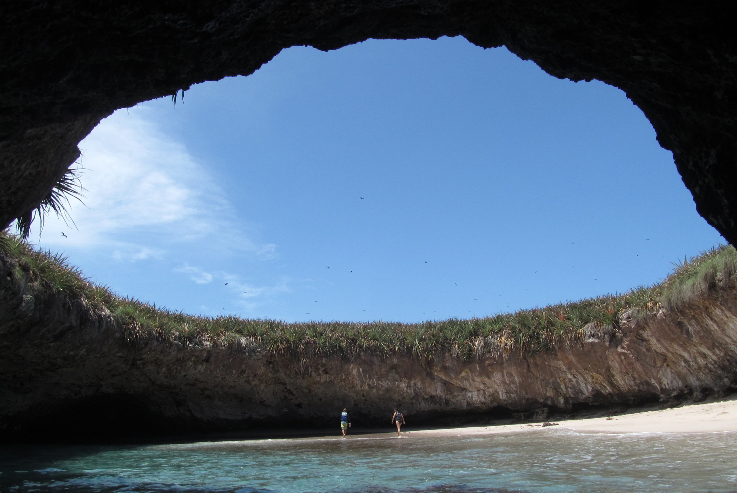 La increíble playa de México oculta en un cráter a la que solo se puede ingresar por 30 minutos