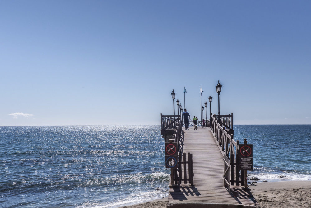 Playa-Marbella-1000x670 - Destinos de lujo: 5 lugares para visitar en Marbella
