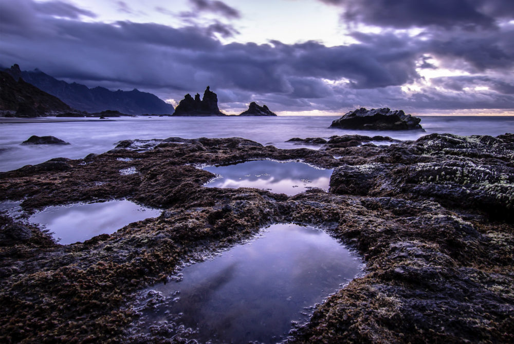 Playa-de-Benijo-1000x670 - Esta playa de Tenerife sorprende con su arena negra y hermosas aguas azules