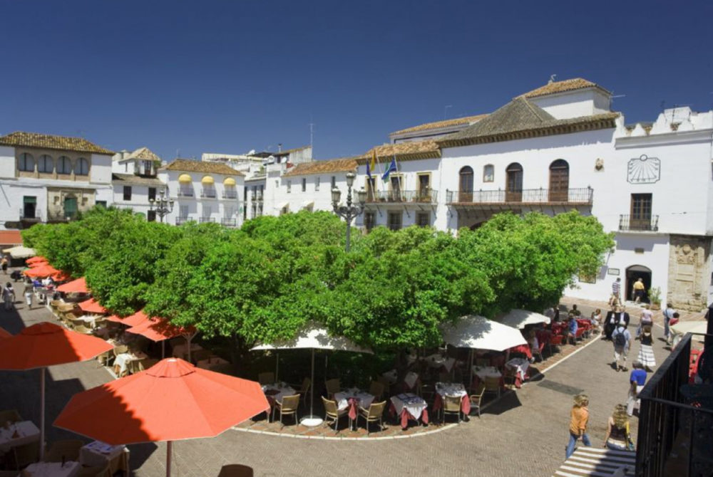 Plaza-Marbella-1000x670 - Destinos de lujo: 5 lugares para visitar en Marbella
