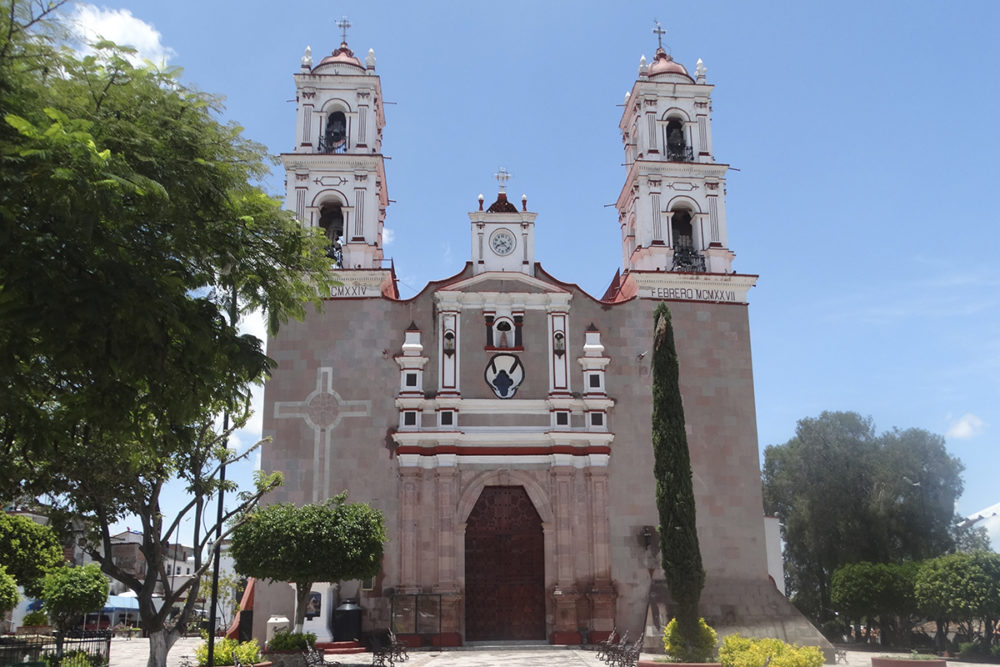 Santuario-Virgen-De-Tonatico-De-Dia-1000x667 - El hermoso pueblito a menos de 120 kilómetros de CDMX con grutas y un río subtarráneo que debes conocer