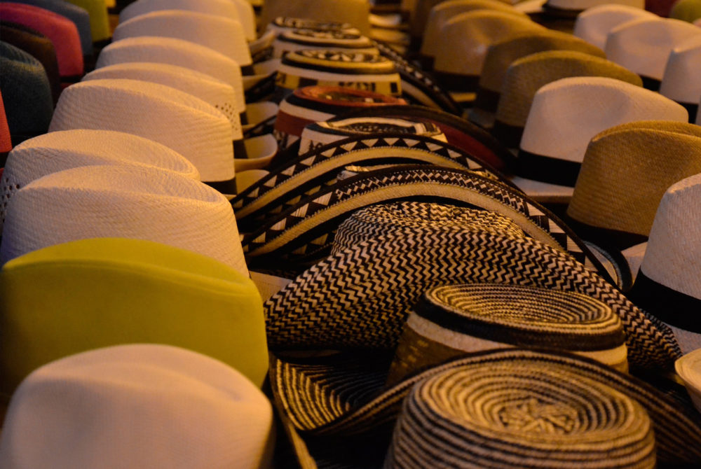 Sombreros-Colombia-1000x670 - El pueblo colombiano declarado Patrimonio de la Humanidad que es la capital del sombrero y es especial para conocer en pareja