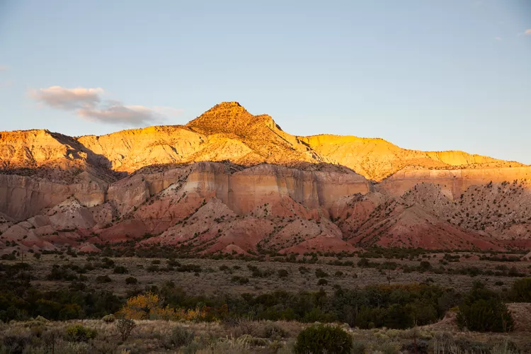 TAL-abiquiu-PLACESNM1123-53f7bf9a56a649bcaf98cd47ee1c5efd - 18 mejores lugares para visitar en Nuevo México, según los locales