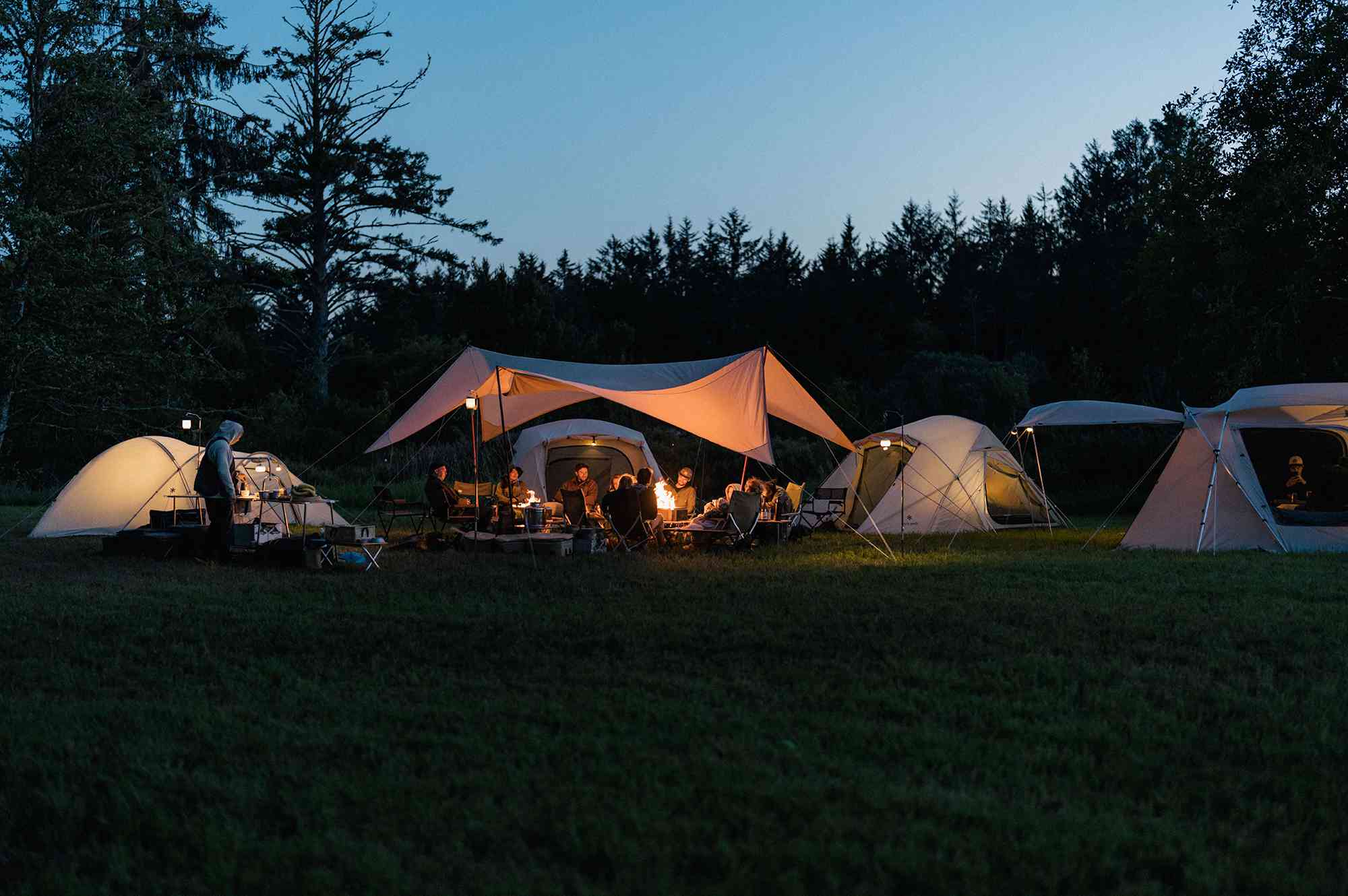 Este nuevo sitio de glamping en el noroeste del Pacífico está cerca de las playas más impresionantes de Washington y cada tienda tiene una fogata privada
