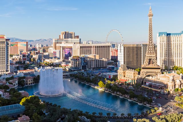 TAL-las-vegas-strip-RETIRELV0124-21d84242399f4fe698a0b1e3dad56d02 - Esta ciudad es la opción número uno para la jubilación entre los baby boomers