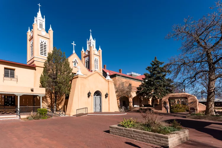 TAL-old-town-albequerque-PLACESNM1123-403560daabe14b719035031ef44c906e - 18 mejores lugares para visitar en Nuevo México, según los locales