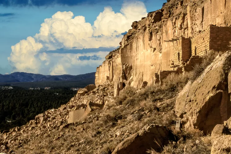 TAL-puye-cliff-dwellings-PLACESNM1123-75e82909bc5b47f588b4435480726466 - 18 mejores lugares para visitar en Nuevo México, según los locales