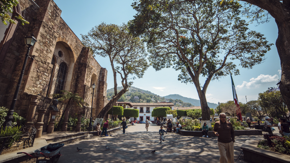 Valle-de-Bravo-Plaza-Turismo-Pueblos-Magicos-Mexico-1000x563 - El Pueblo Mágico cerca de CDMX que es ideal para los deportes extremos