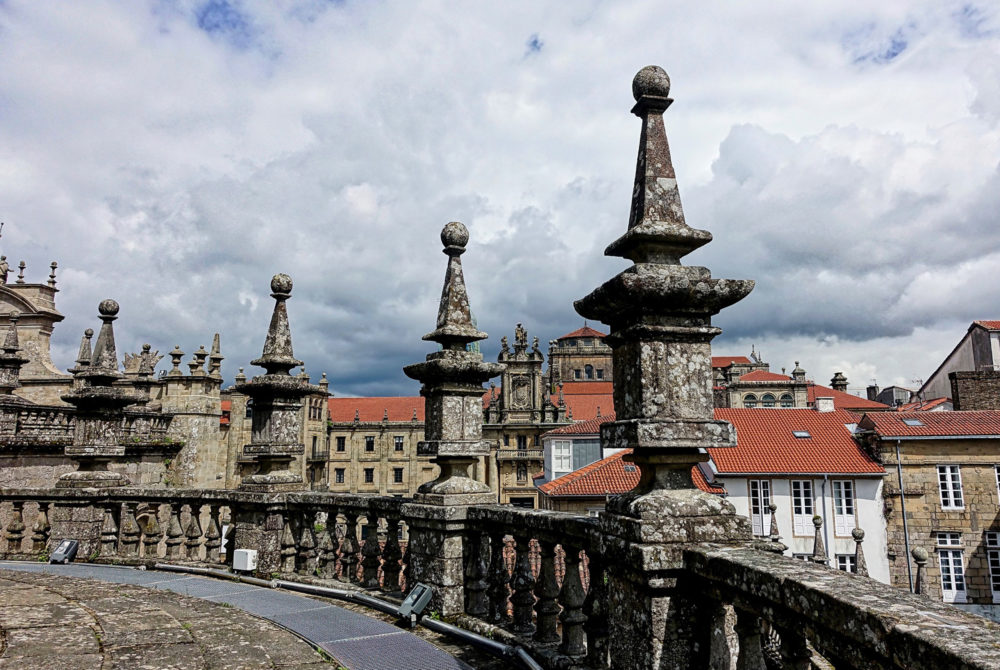 Vista-Santiago-Compostela-1000x670 - Guía de viaje: 4 lugares imperdibles de Galicia que te impactarán