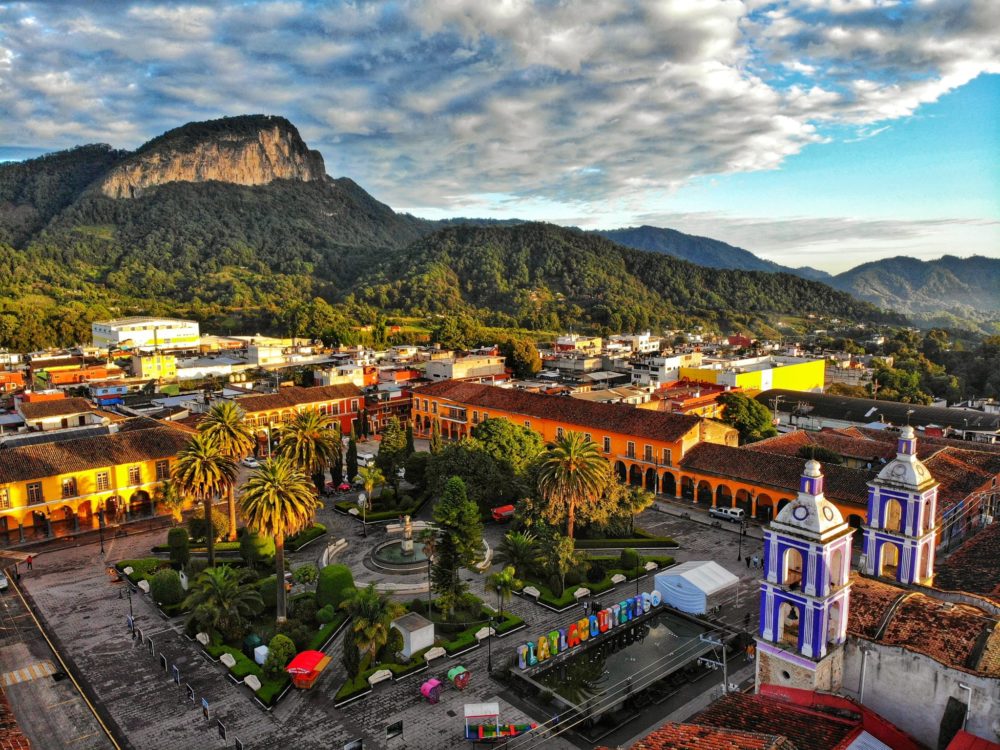 Vista-aerea-Tlatlauquitepec-1000x750 - Pueblos Mágicos: el increíble lugar en Puebla que tiene un puente tibetano a más de 3 mil metros sobre el nivel del mar