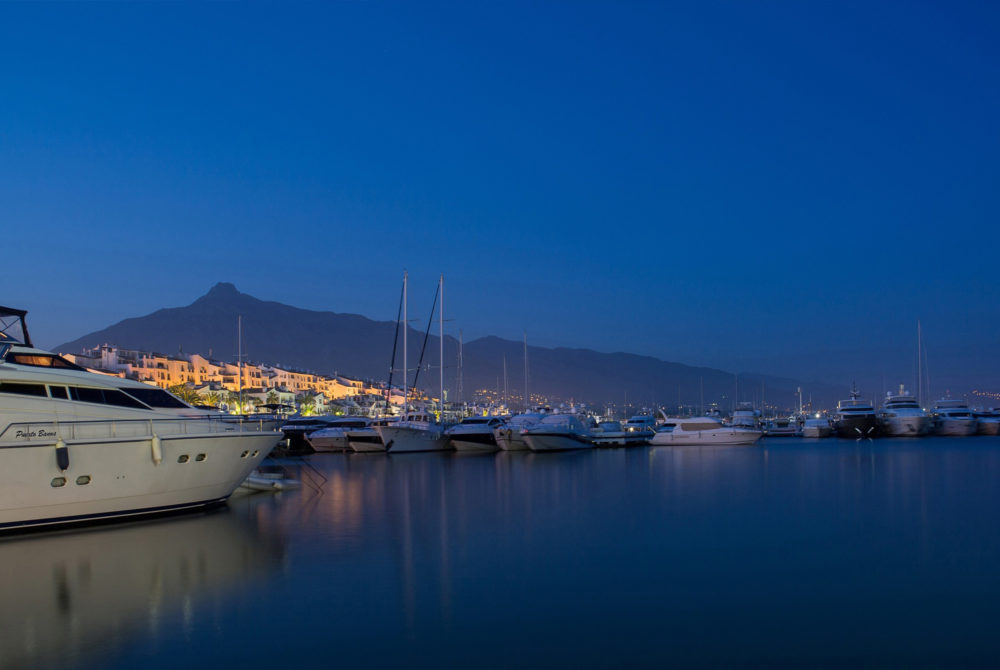 Yates-Bahia-Marbella-1000x670 - Destinos de lujo: 5 lugares para visitar en Marbella