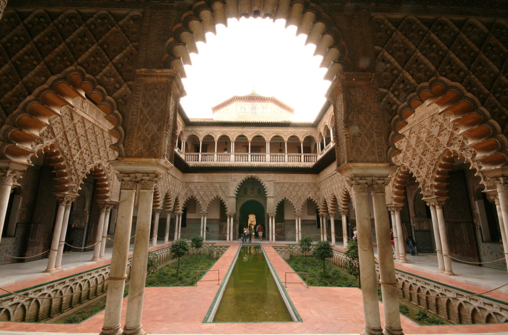 alcazar-sevilla-turismo-viajes-1000x660 - Guía de viaje: 5 lugares de Sevilla que no puedes dejar de conocer