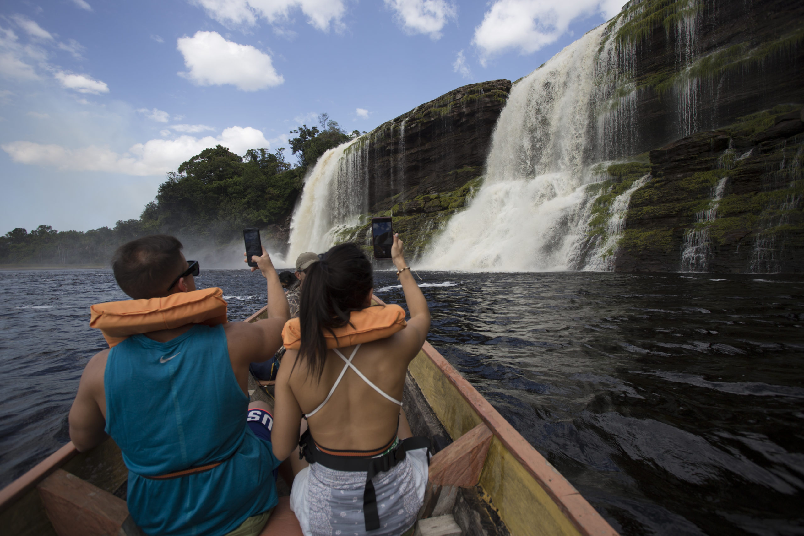 ara-meru-canaima-4-scaled - Canaima: un paraíso en lo profundo de la amazonia venezolana