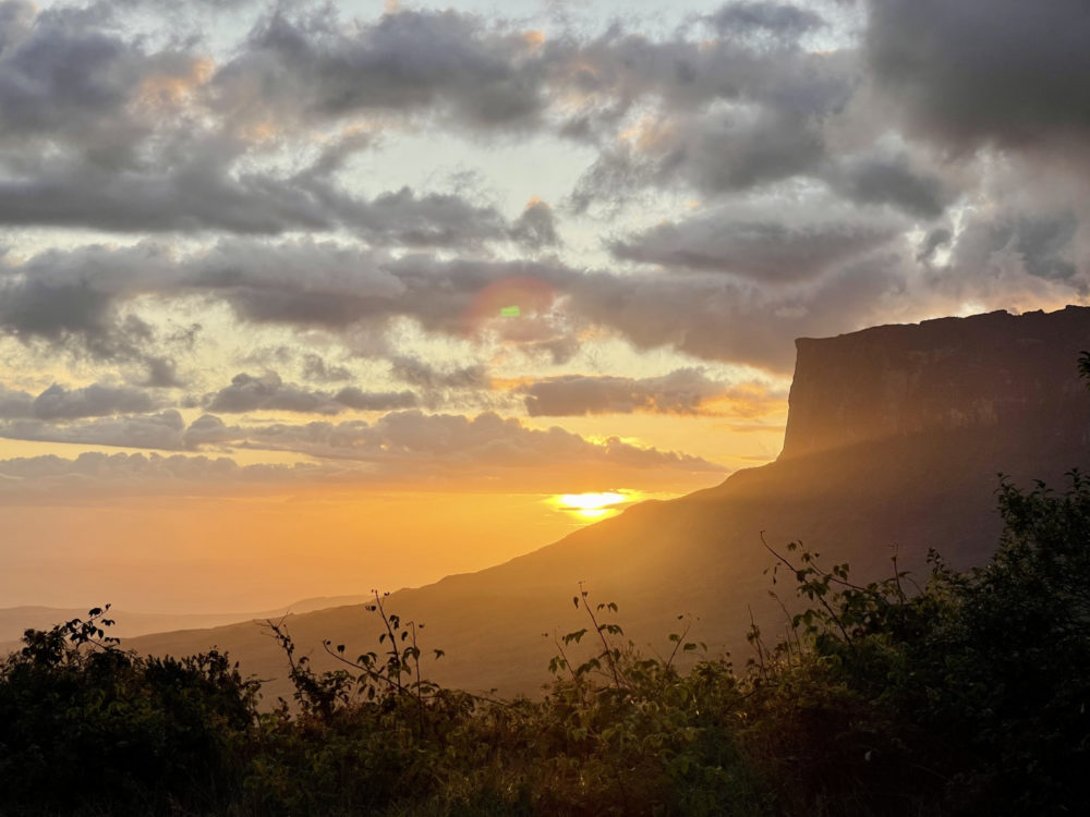 atardecer-en-canaima-1000x750 - Canaima: un paraíso en lo profundo de la amazonia venezolana