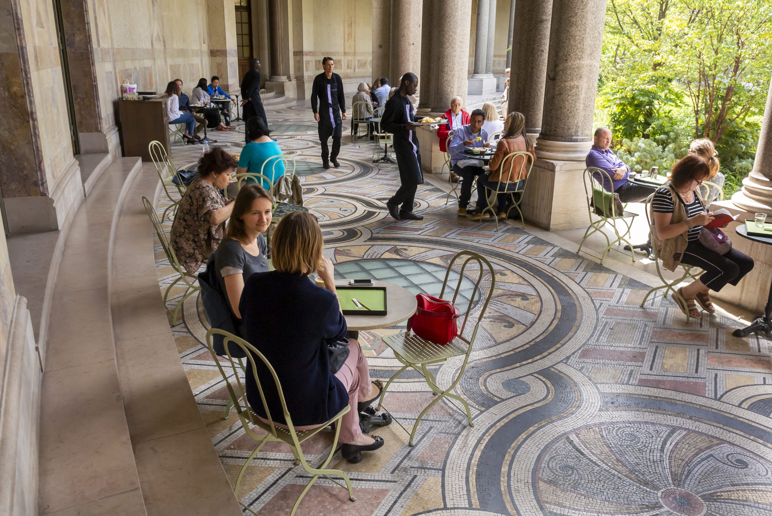 cafe-en-Petit-Palais-scaled - París con presupuesto limitado: 7 lugares gratis para visitar