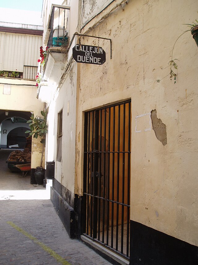 callejondelduente-cadiz-wikimediacommons-Caleteron - Es una de las calles más hermosas de España y debes visitarla una vez en tu vida