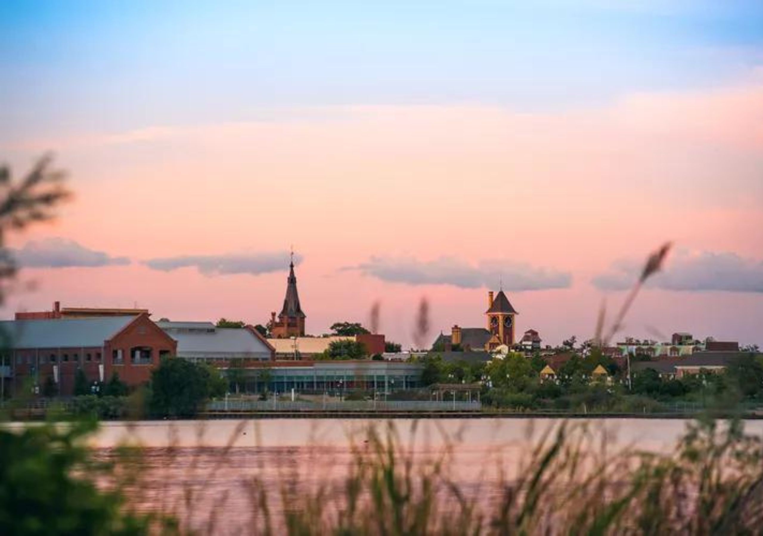 Este pequeño pueblo en Carolina del Norte tiene el perfil urbano más pintoresco de Estados Unidos