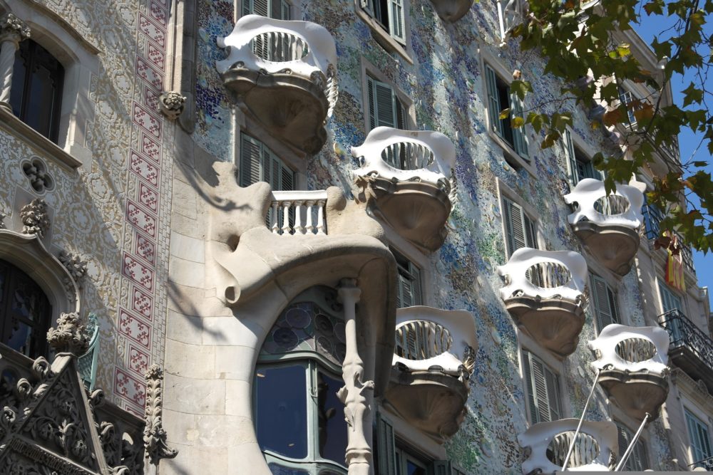 casa-battlo-1000x667 - Guía de viaje: 7 lugares imperdibles de Barcelona