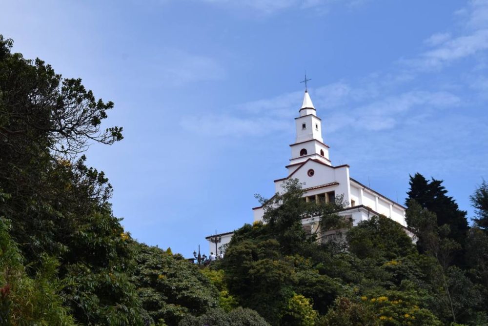 cerro-monserrate-bogota_-1000x668 - Guía de viaje: 3 cosas que debes hacer en Bogotá
