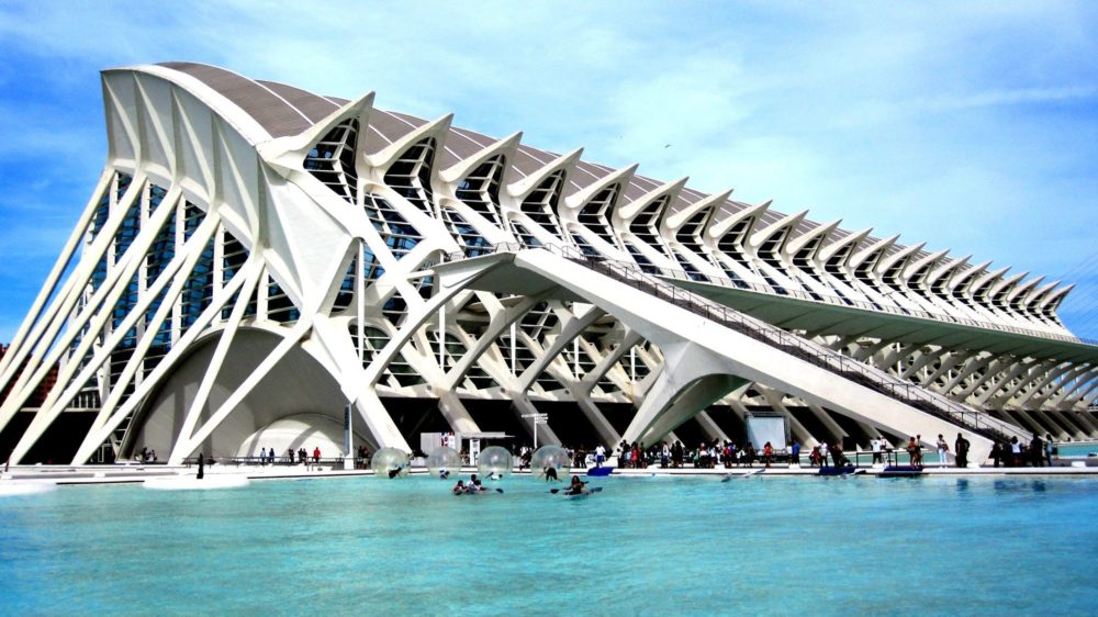 ciudad-de-las-artes-y-las-ciencias-valencia-turismo-viajes-1000x562 - Guía de viaje: 5 lugares de Valencia que no olvidarás en tu vida