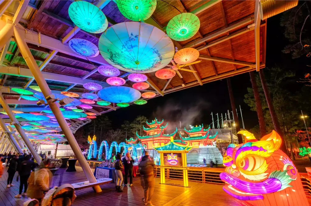 festiva-de-linternas-1000x665 - Este pueblo de Carolina del Norte organiza un hermoso festival de linternas chinas con un dragón de 6.4 metros de altura, y aún hay boletos disponibles
