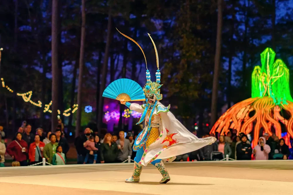 festival-carolina-del-norte-1000x665 - Este pueblo de Carolina del Norte organiza un hermoso festival de linternas chinas con un dragón de 6.4 metros de altura, y aún hay boletos disponibles