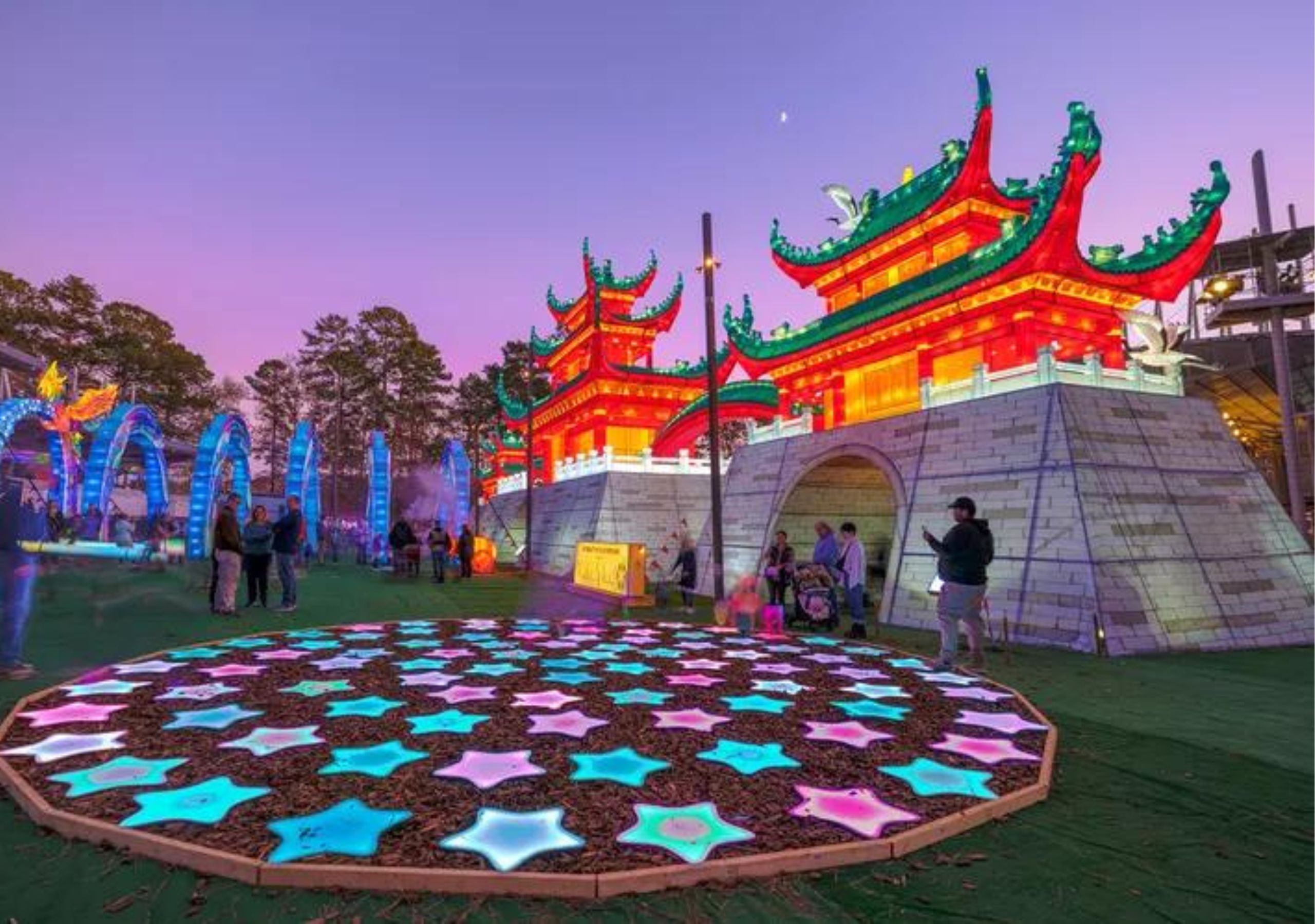 Este pueblo de Carolina del Norte organiza un hermoso festival de linternas chinas con un dragón de 6.4 metros de altura, y aún hay boletos disponibles