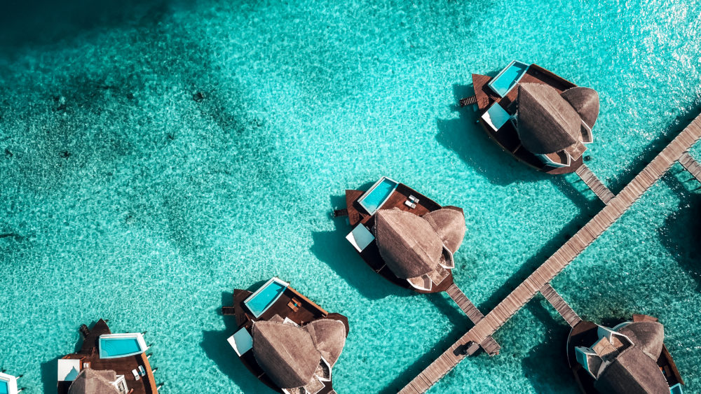 6 lujosos hoteles con habitaciones sobre el agua