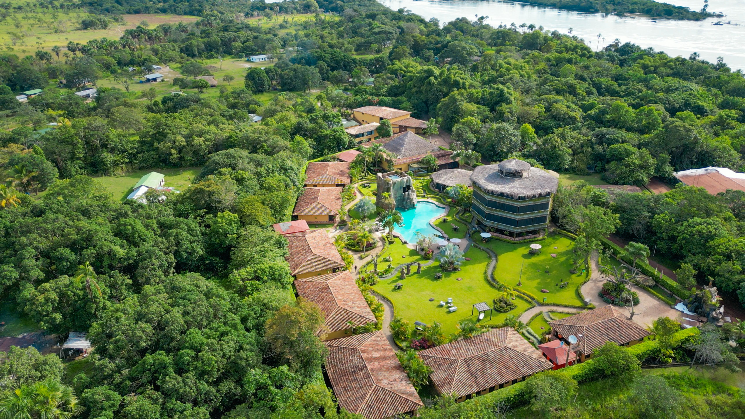 instalaciones-ara-meru-canaima-1-scaled - Canaima: un paraíso en lo profundo de la amazonia venezolana