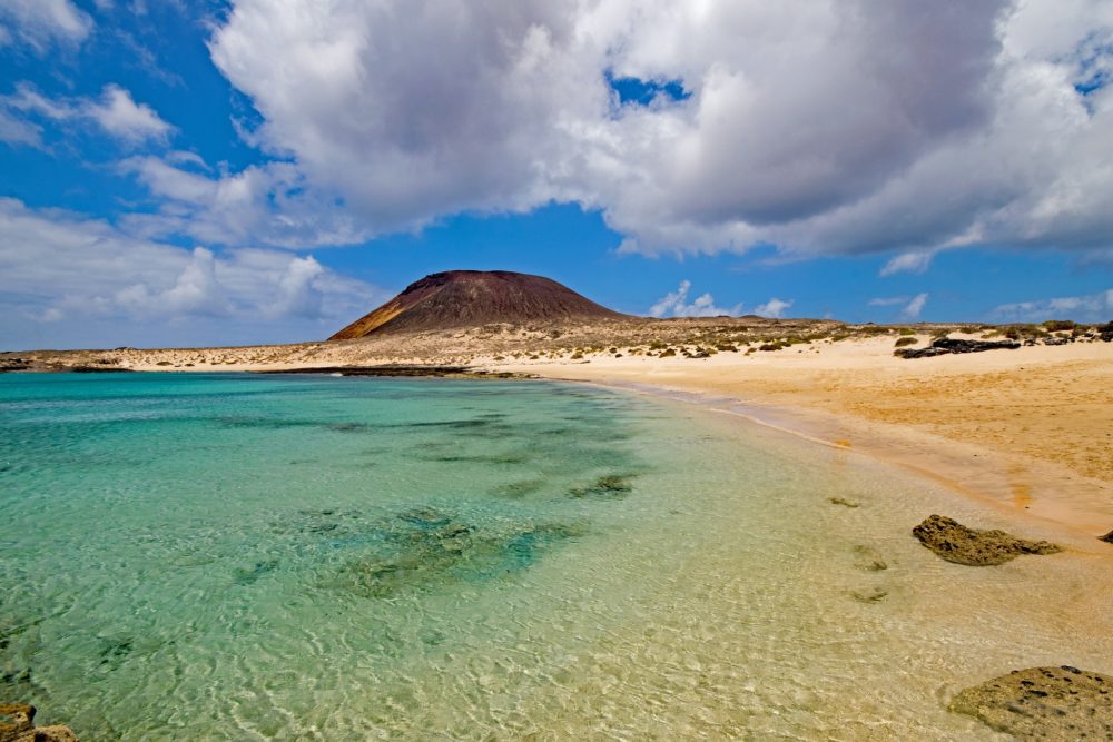 Vacaciones en familia: la divertida playa de las islas Canarias con una piscina natural para disfrutar con niños