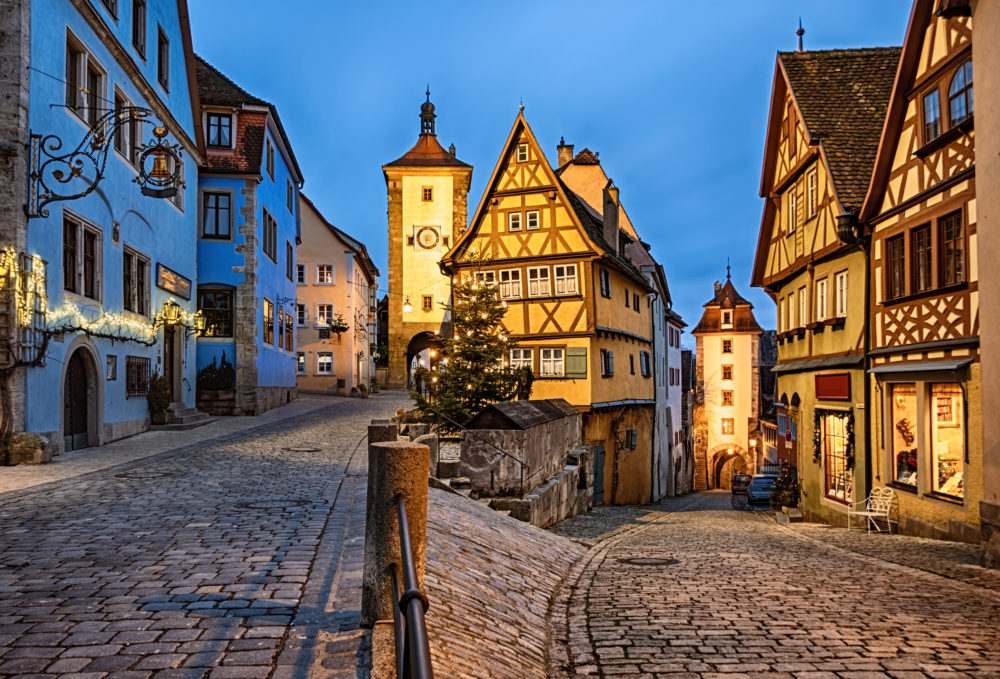 rothenburg-en-navidad-1000x679 - El «pueblo de La Bella y la Bestia» existe y está en Francia