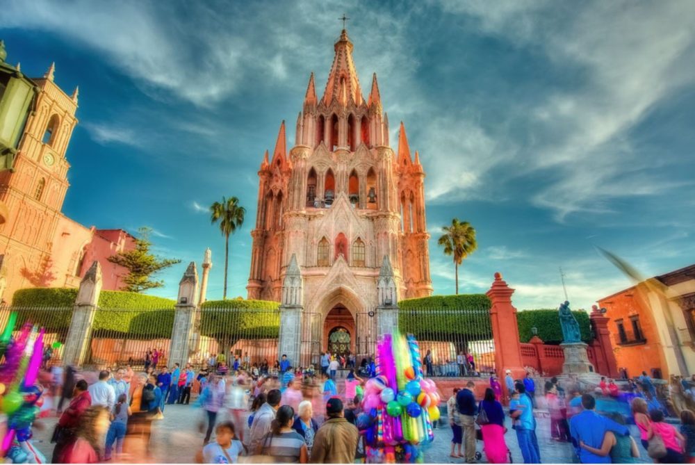 san-miguel-de-allende-unesco-turismo-viajes-escapadas-mexico-1000x669 - El hermoso pueblo mexicano que tiene aguas termales y fue declarado Patrimonio de la Humanidad