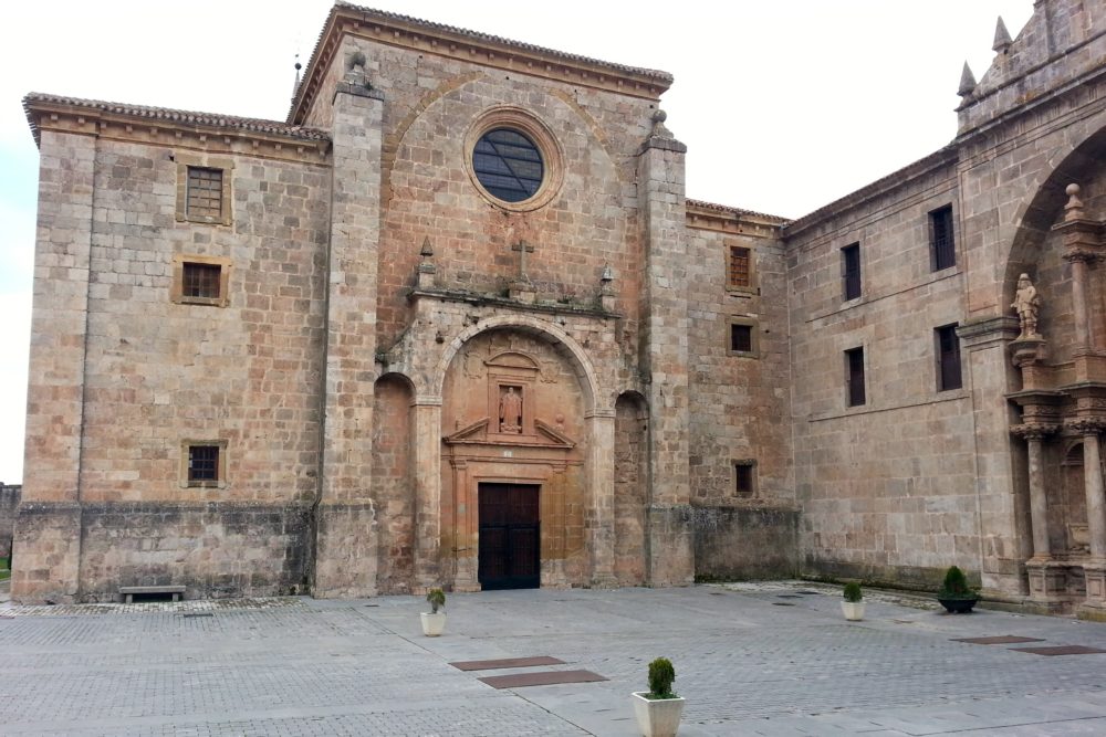 El hermoso pueblito español que tiene dos monasterios que son Patrimonio de la Humanidad y que es especial para conocer en una escapada