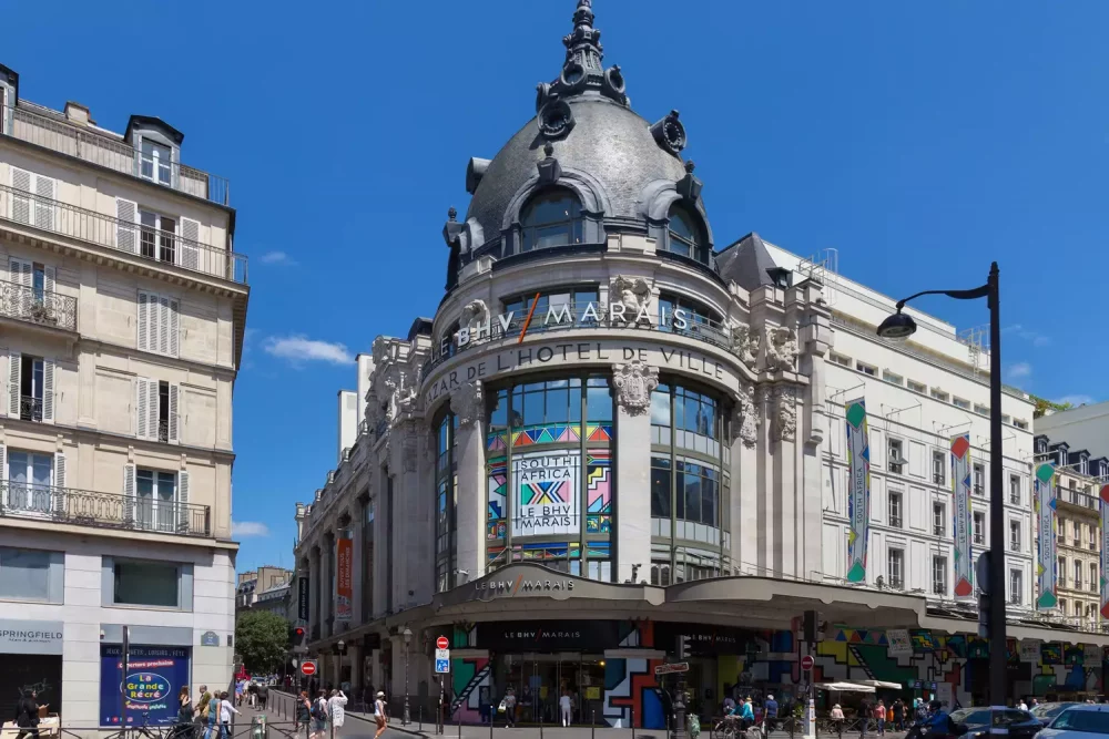 shopping-bhv-1000x667 - Este barrio de París cuenta con el mercado de alimentos más antiguo de la ciudad, un speakeasy de fama mundial y un lujoso hotel con vistas increíbles