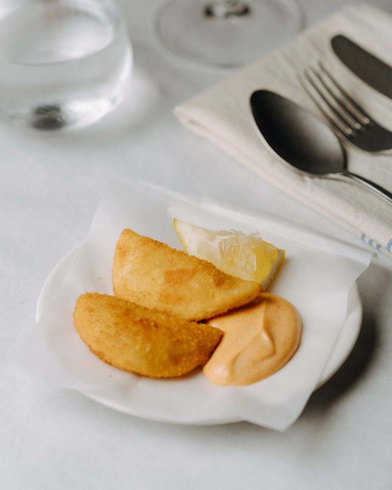 AYANA-POPUP-OLI-108-800x1000 - Oli en Posada Ayana: una historia de cielos, pájaros y luces