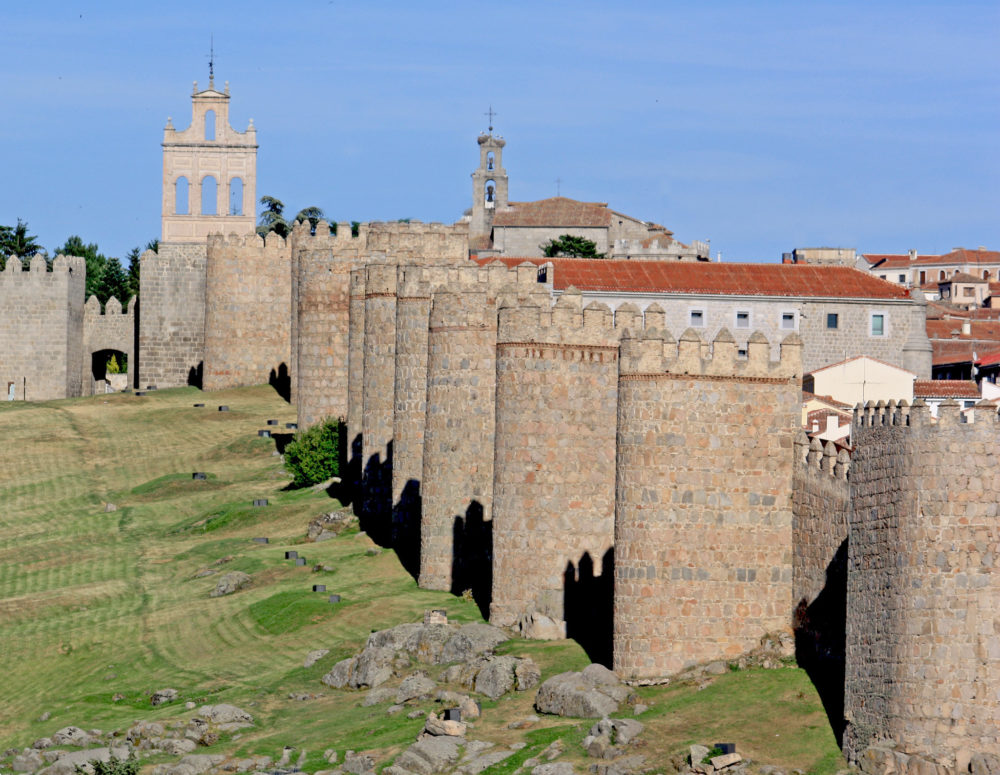 Avila-UNESCO-Flickr-LawrenceOP-1000x775 - Esta ciudad española tiene una gran muralla y un importante Patrimonio de la Humanidad que tienes que ver una vez en tu vida