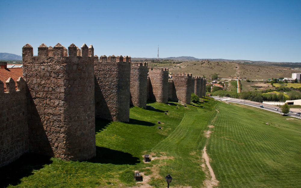 Avila1-UNESCO-Flickr-FabioSalani-1000x625 - Esta ciudad española tiene una gran muralla y un importante Patrimonio de la Humanidad que tienes que ver una vez en tu vida