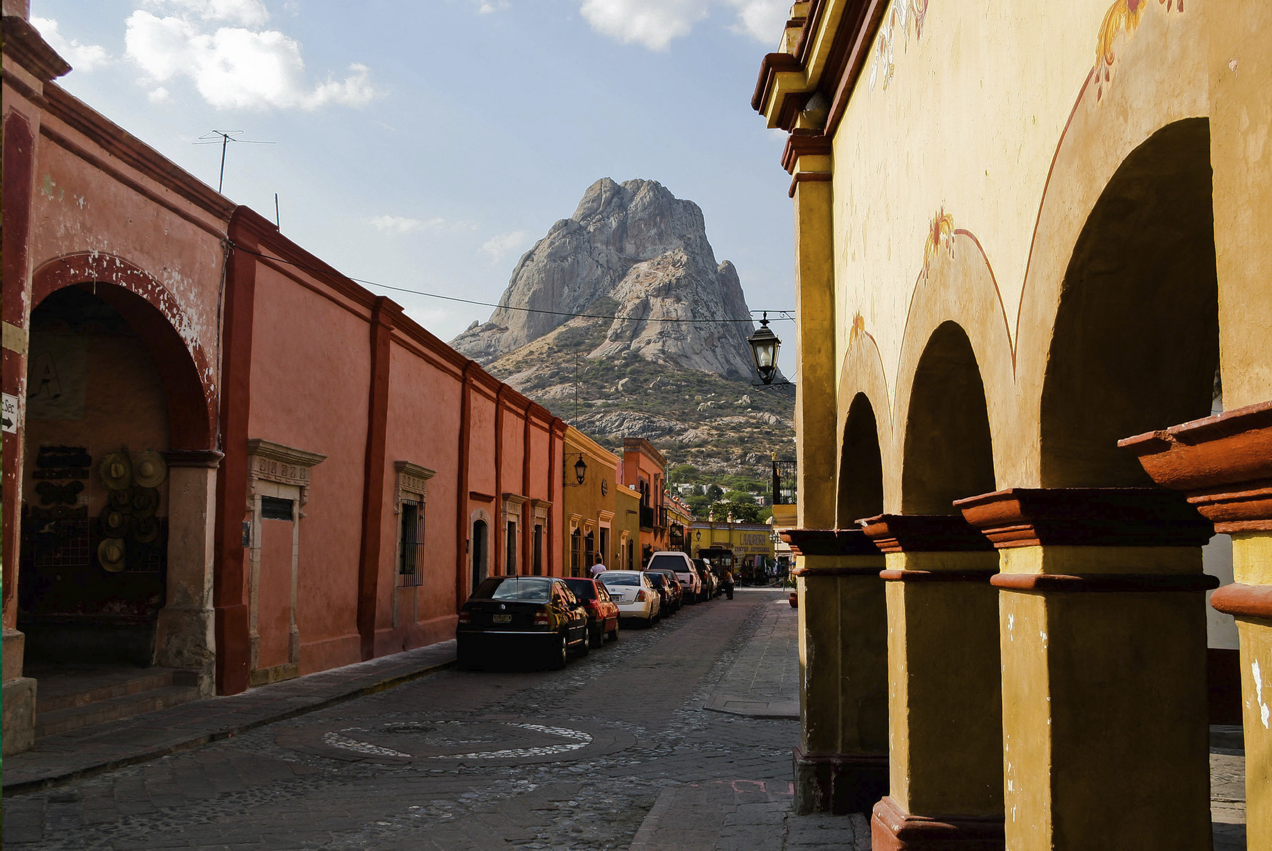 El Pueblo Mágico de Querétaro ideal para hacer una escapada con los niños, con hermosos colores y deliciosa comida local