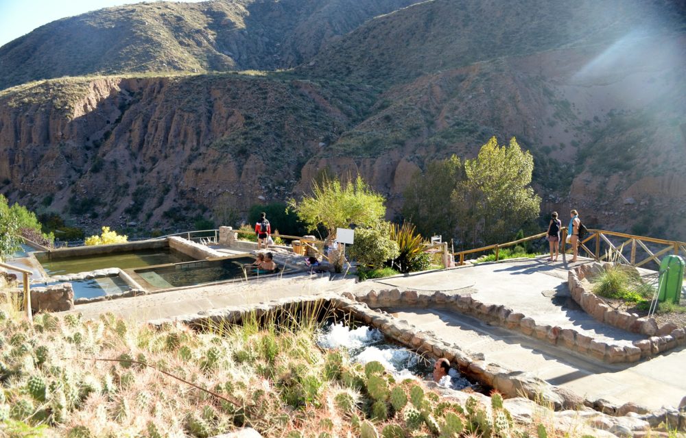 Cacheuta-Elvis-Boaventura-en-Wikimedia-Commons-1000x639 - El bonito complejo de aguas termales con vistas alucinantes de la Cordillera de los Andes en Argentina