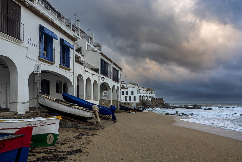 Calella-de-Parafrugell-Costaj-1-1000x670 - El pueblito pesquero que es una joya oculta de la Costa Brava y tiene preciosas playas