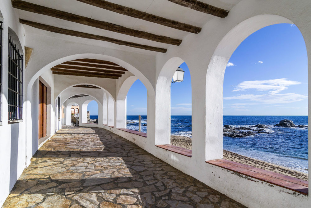 Calella-de-Parafrugell-Portada-1000x670 - El pueblito pesquero que es una joya oculta de la Costa Brava y tiene preciosas playas