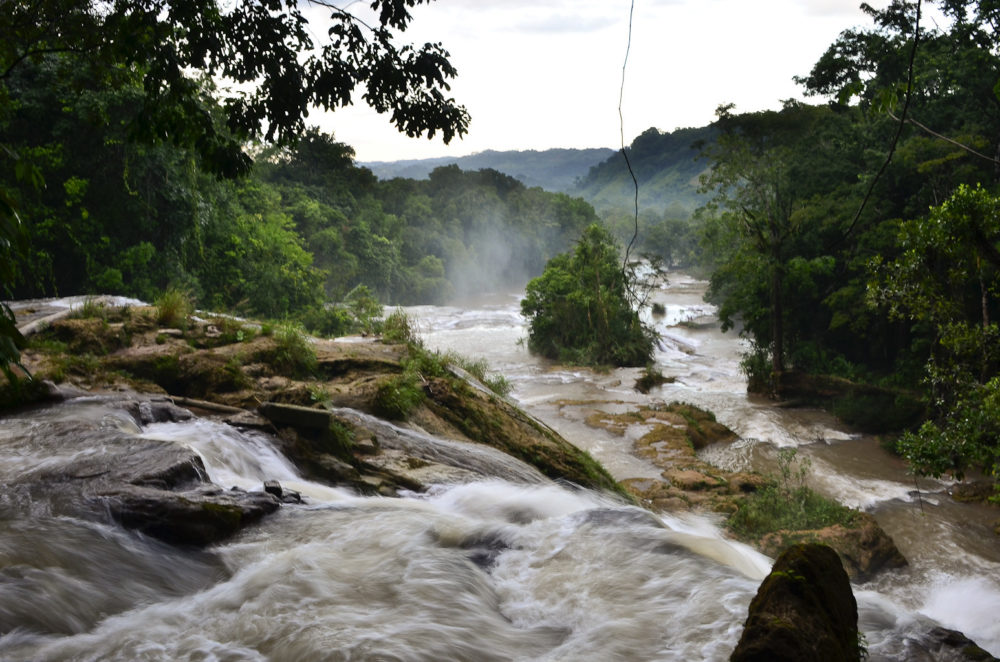 CascadasAguaAzul-Flickr-SergiHill-1000x662 - Las paradisíacas cascadas de Chiapas que son perfectas para una escapada de ecoturismo